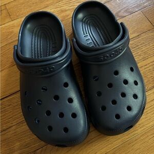 CROCS Classic Clogs in Navy